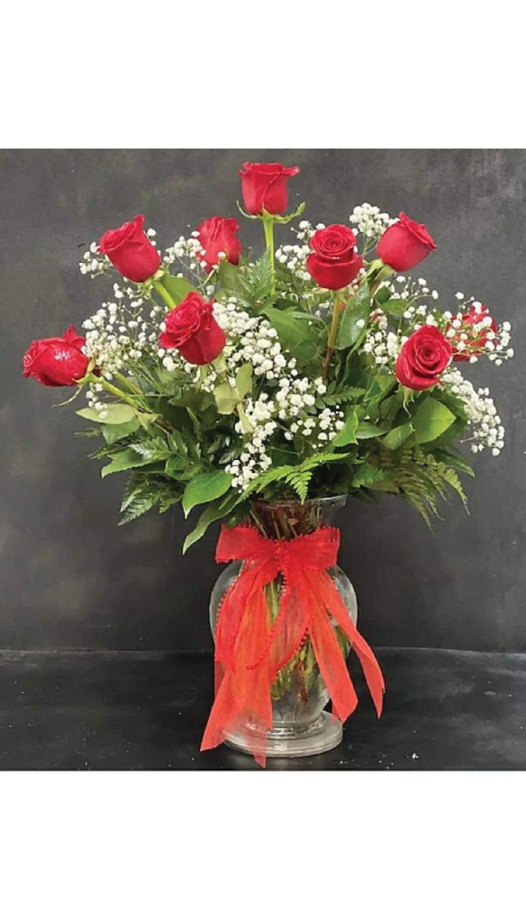 classic dozen red roses